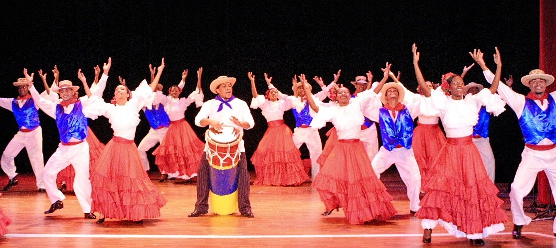 dominican merengue dancers