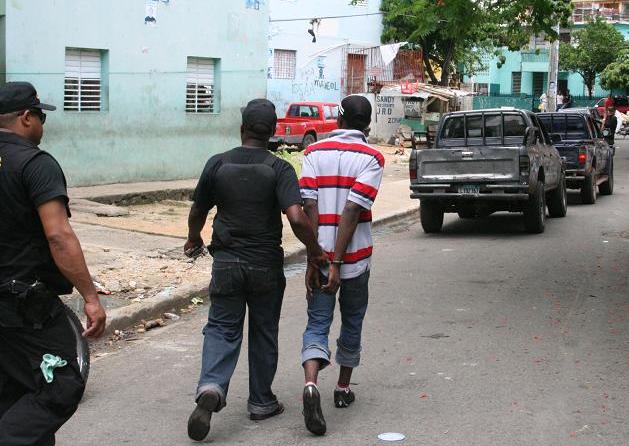 Dominican Republic Nabs 34 000 Curfew Breakers