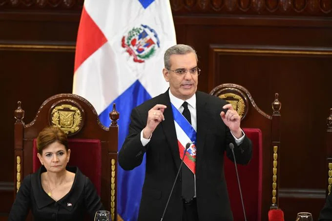 Presidente Luis Abinader encabeza la presentación del Compromiso Nacional  para el Pacto por el Agua (2021-2036)