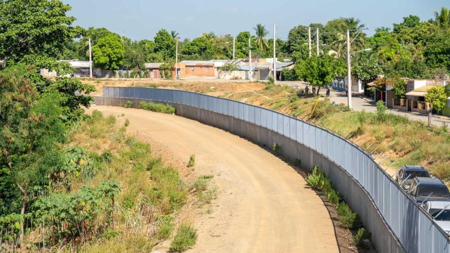 Dominican Republic border wall promotes political division