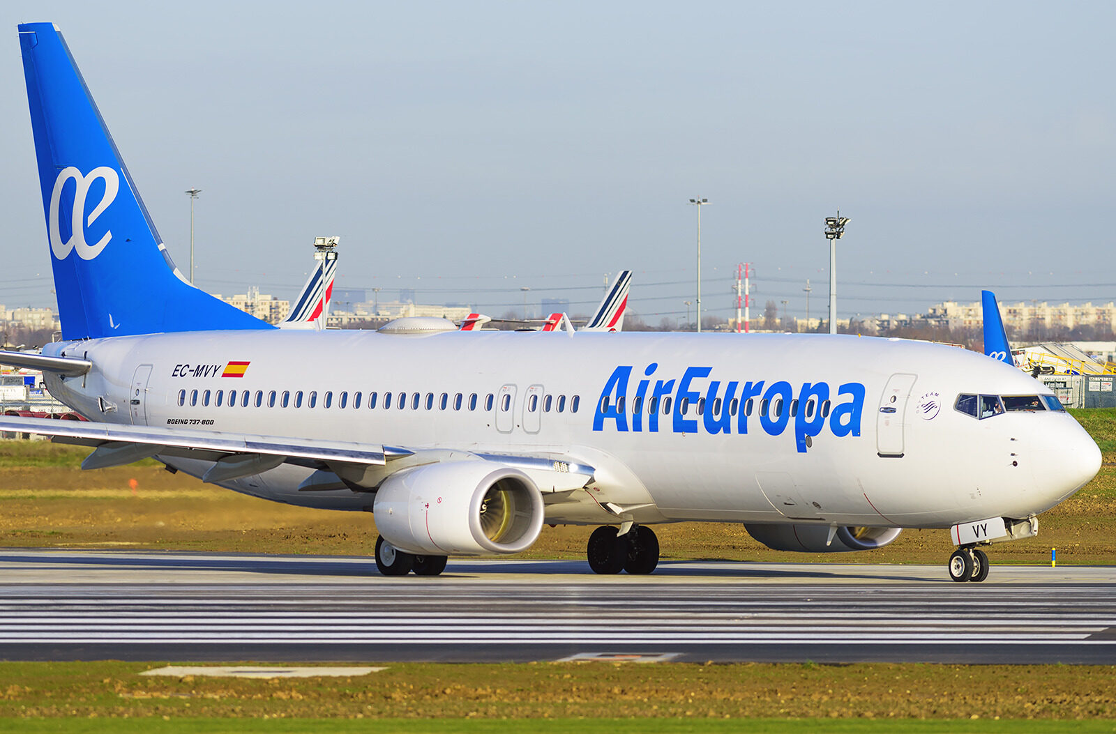 Runway detachment incident: damage to Air Europa plane at AILA