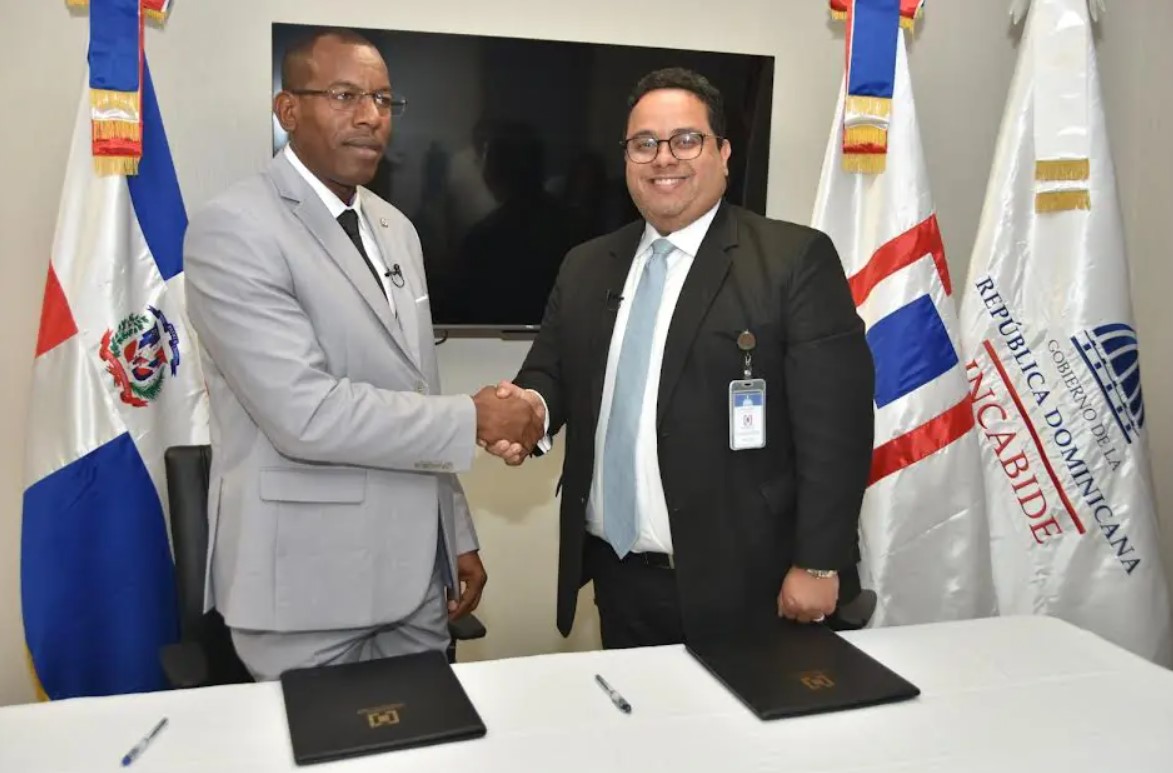 Title and Incabide sign agreement to title seized assets
