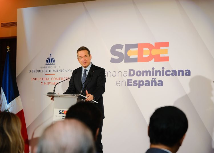 Bisonó promotes Dominican free trade zones to Spanish investors