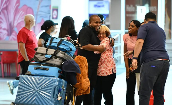 Dominican travelers arrive in record numbers for Christmas season