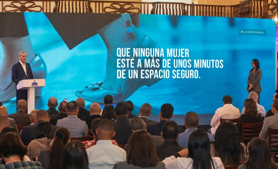 Abinader announces “Puntos VIDA,” a safety network for women