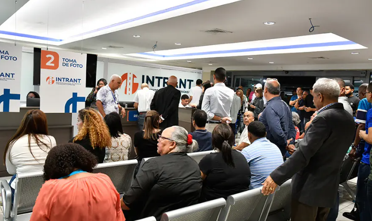 Chaos reported as Intrant begins issuing new licenses