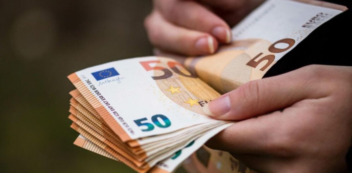 Euro falls against the dollar amid Middle East crisis