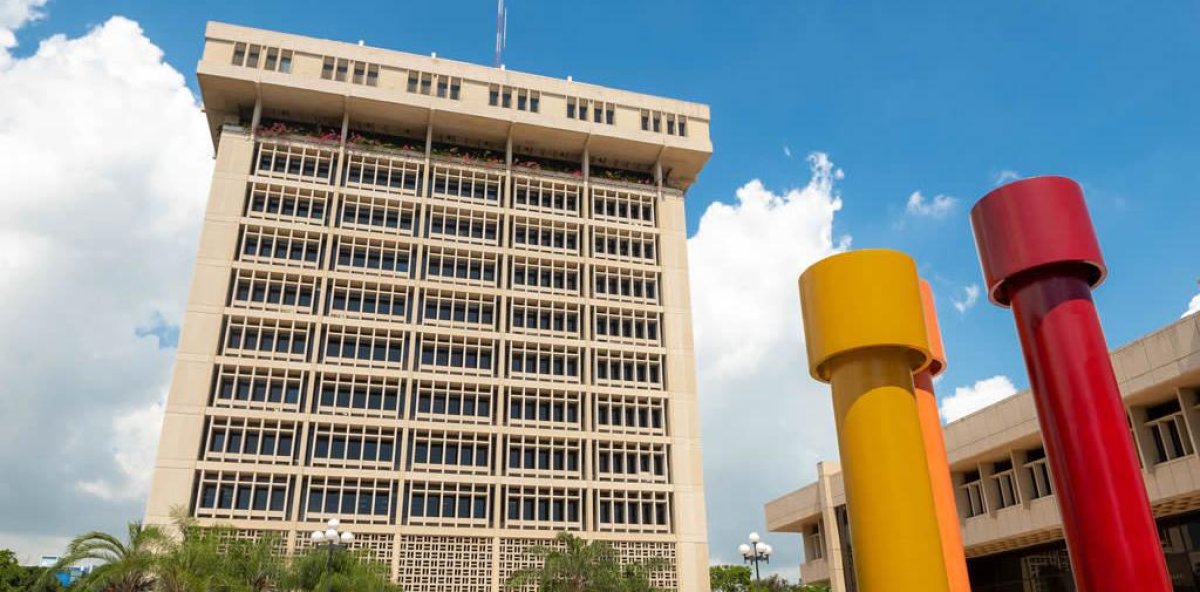 Stable Central Bank maintains interest rate at 5.25% per year