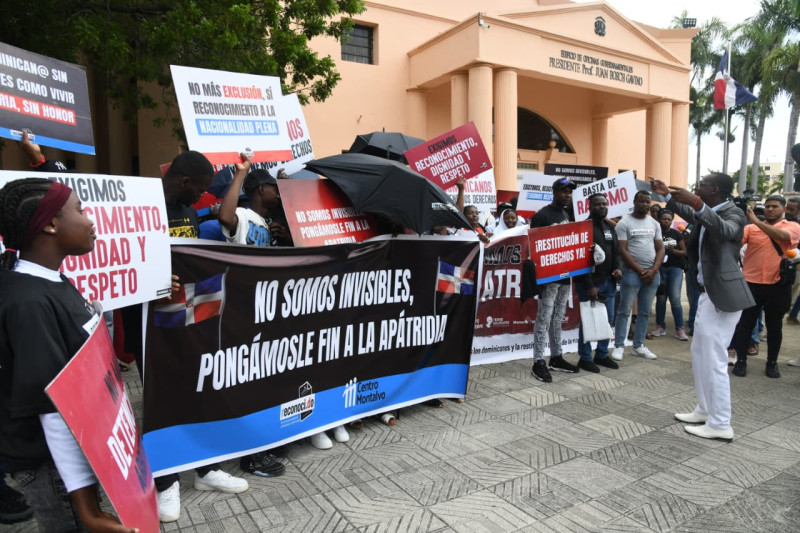 «If I’m not Dominican, neither is Abinader»: Haitians protest for their rights