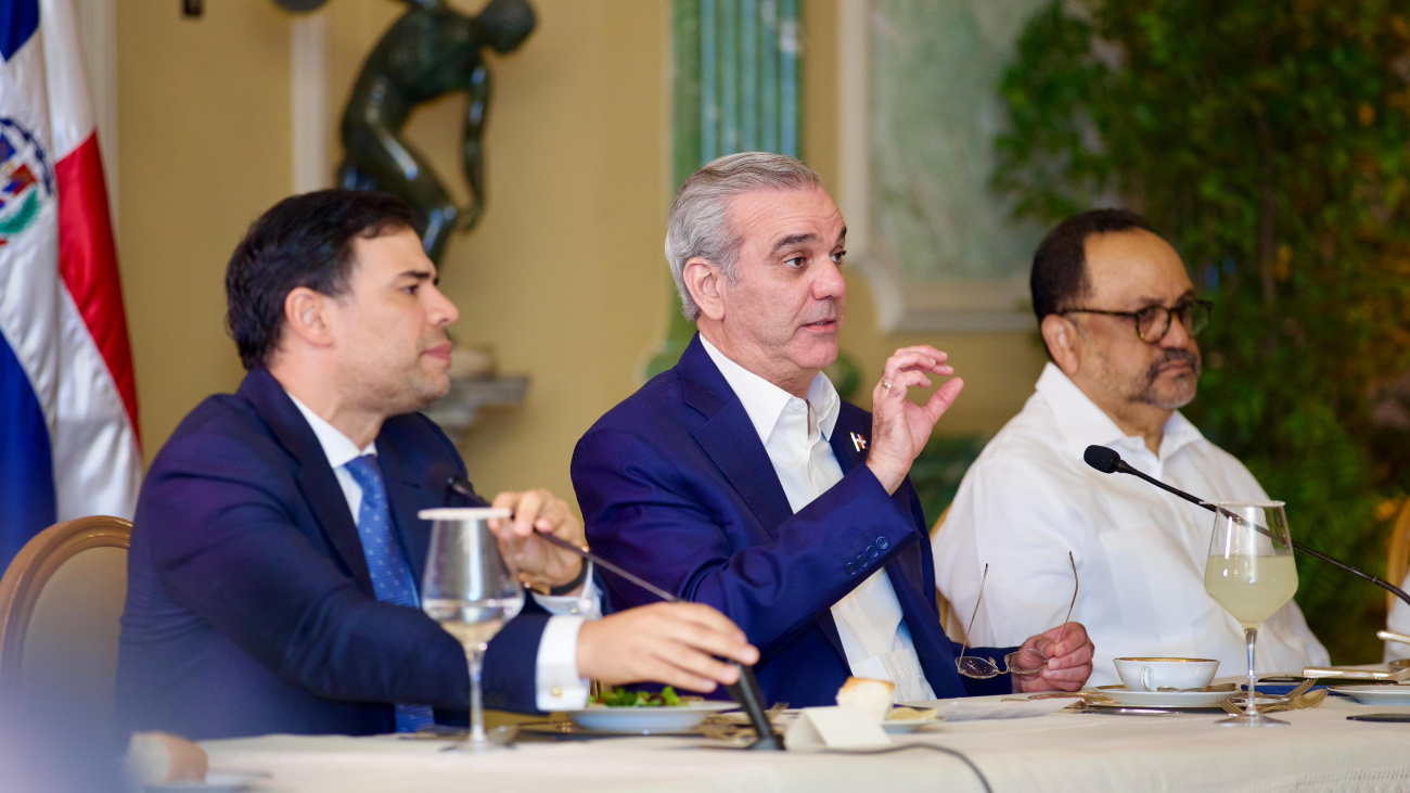 Abinader reaffirms commitment to Dominican artists and cultural development
