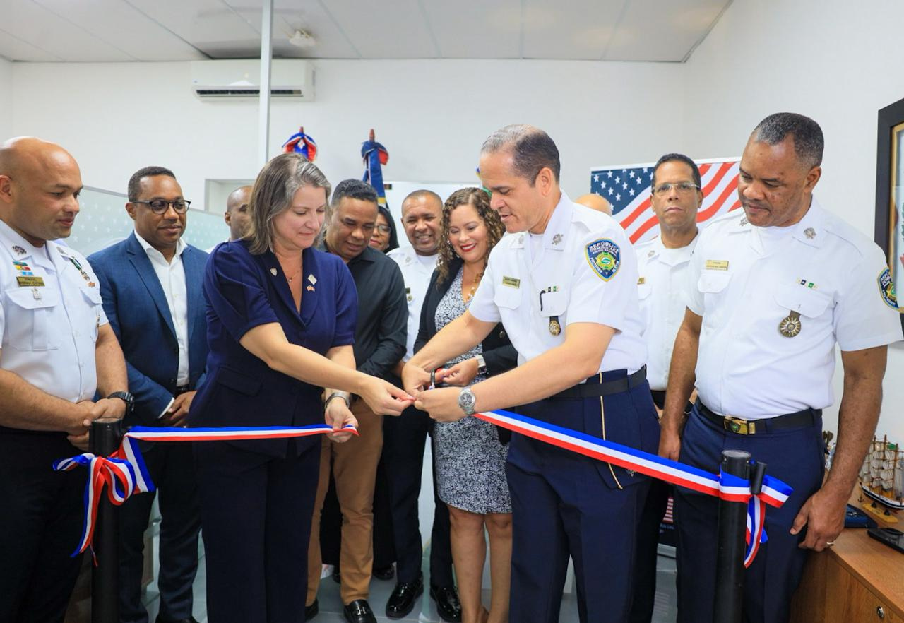 Dominican Police and U.S. Embassy open liaison office to combat organized crime