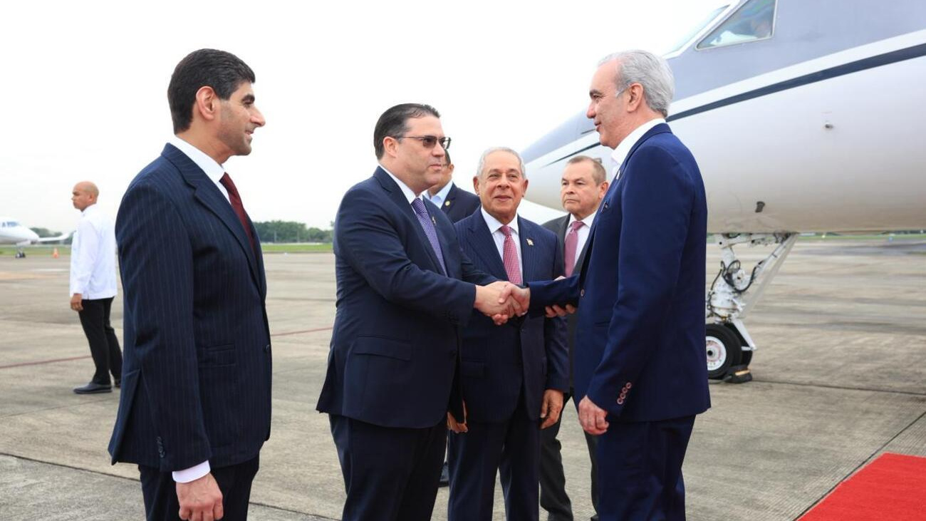Luis Abinader arrives in Panama to promote investment at World Free Zones Congress