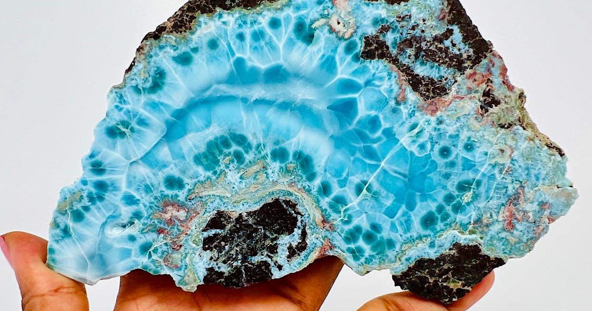 Dominican Republic creates first safety inspection team for larimar mine