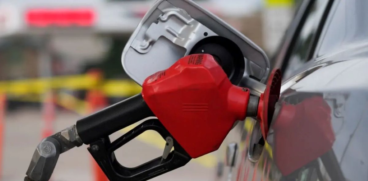 Six price hikes bring gasoline prices to almost RD$400.00 per gallon