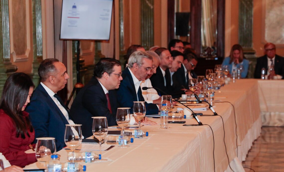 Abinader meets with private sector to discuss global price volatility