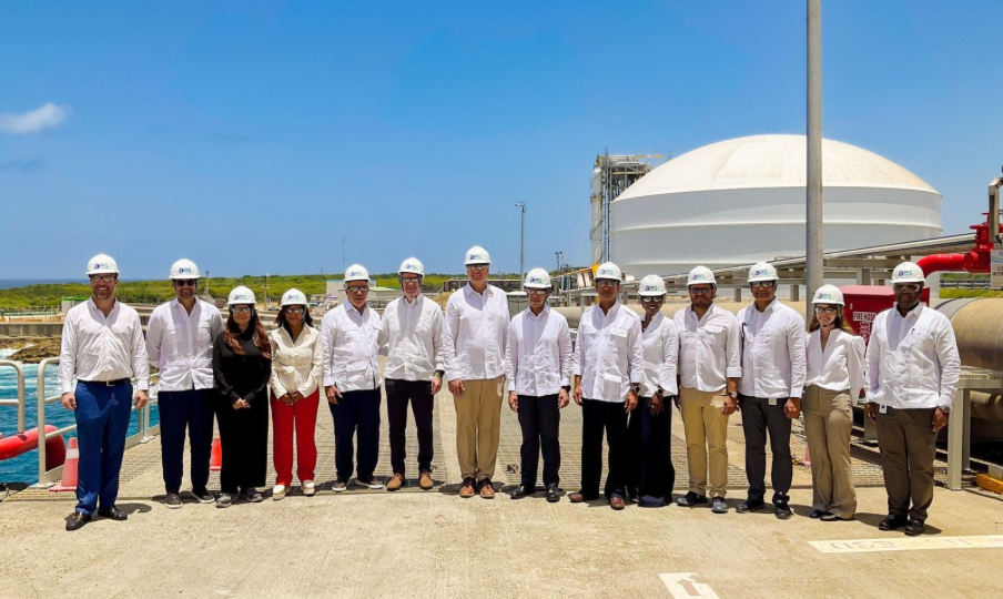 U.S. Deputy Secretary visits AES Dominicana to strengthen energy cooperation