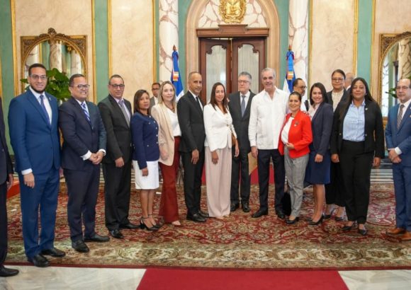 Abinader swears in new committee to strengthen mental health care in prisons
