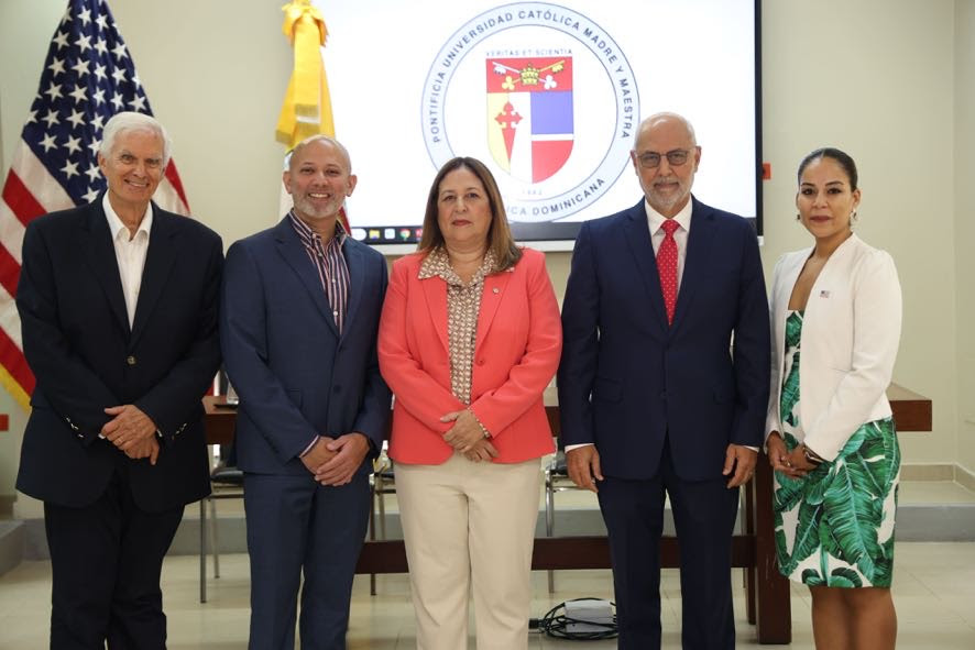 U.S. Embassy and PUCMM examine impact of American independence on the Caribbean