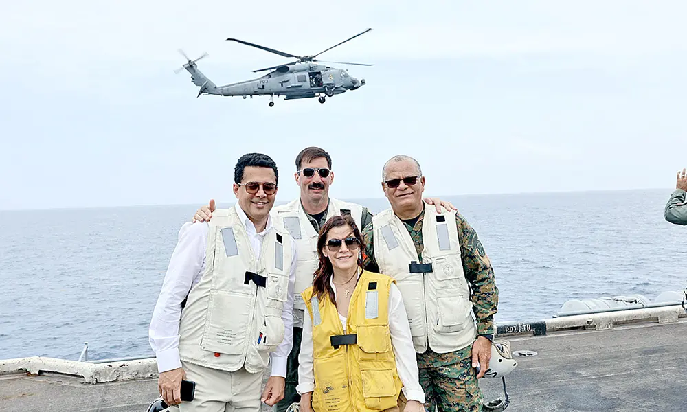 U.S. Ambassador hosts Dominican delegation aboard USS Nimitz