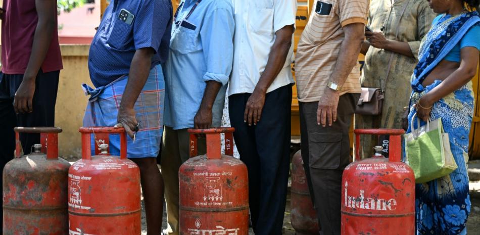 Martí warns that changing the LPG mixture to 90% propane would cause many explosions due to the poor condition of the cylinders.