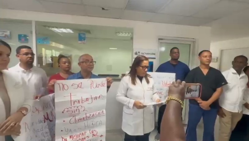 Protests over precarious conditions at the Barsequillo Hospital in Haina