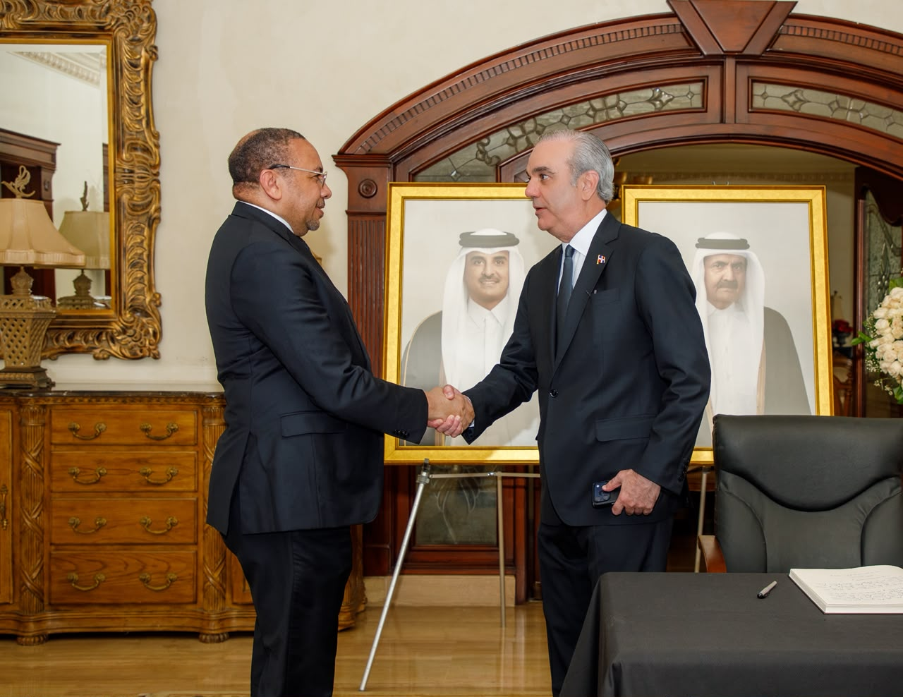 President Abinader signs book of condolences following death of Qatar’s former emir