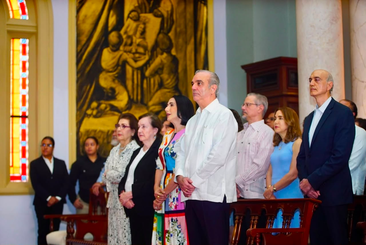 President Abinader celebrates 59th birthday with private Mass at National Palace