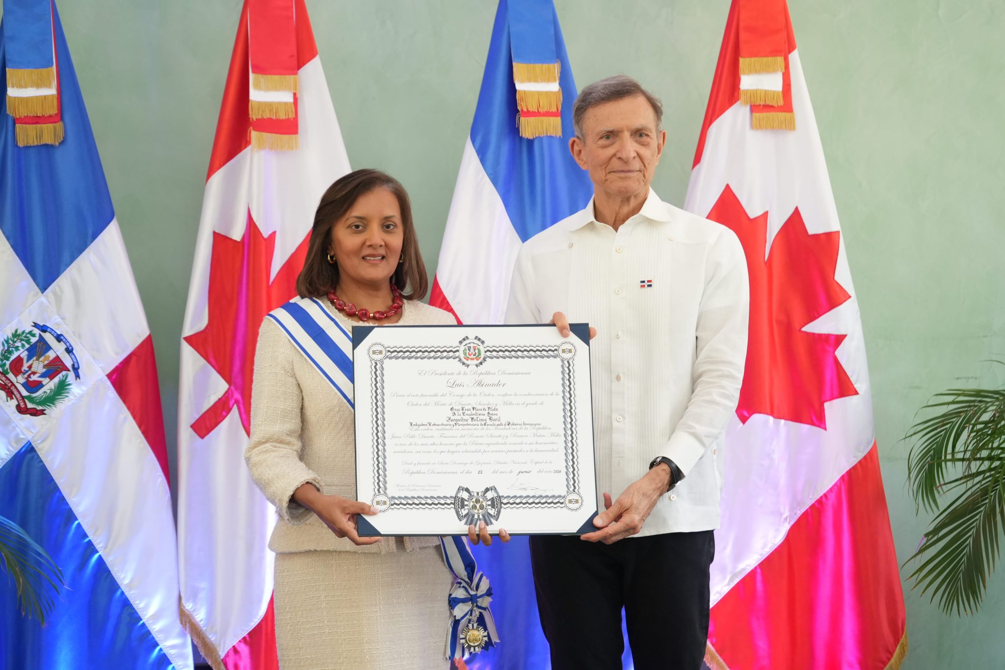 Dominican Republic honors outgoing Canadian Ambassador with national award