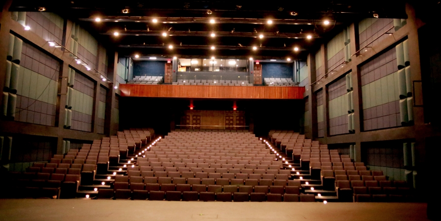 Ministry of Culture reviews renovation progress at Fine Arts Schools and Manuel Rueda Hall