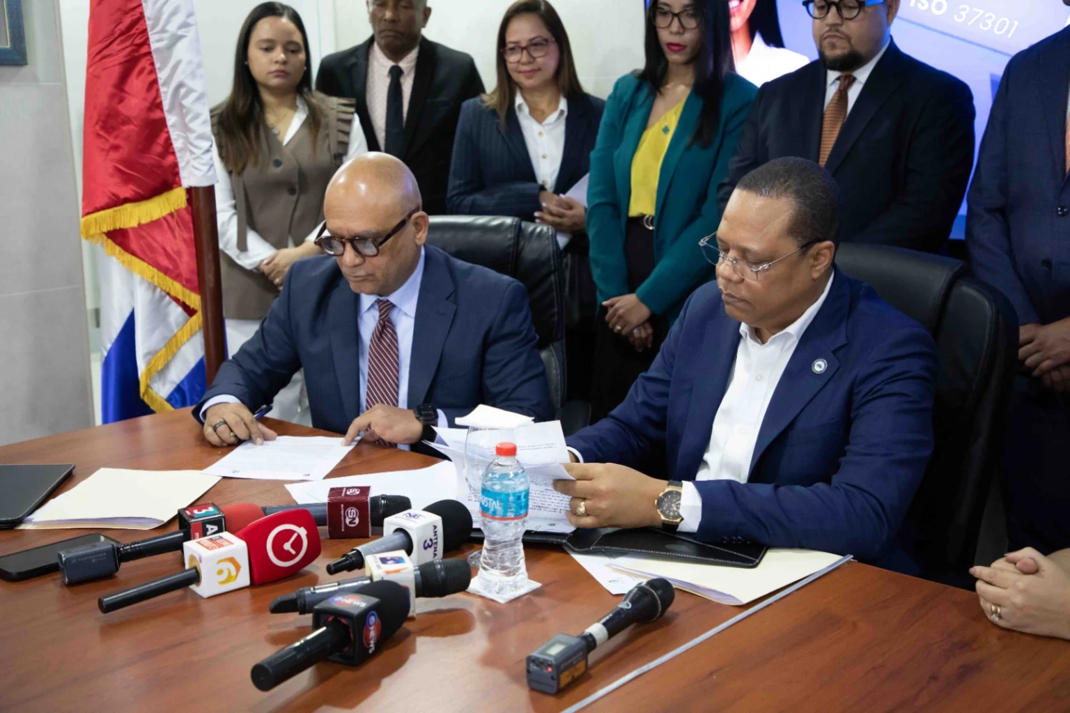 Pro Consumidor and debt collectors sign pact to end abusive collection practices