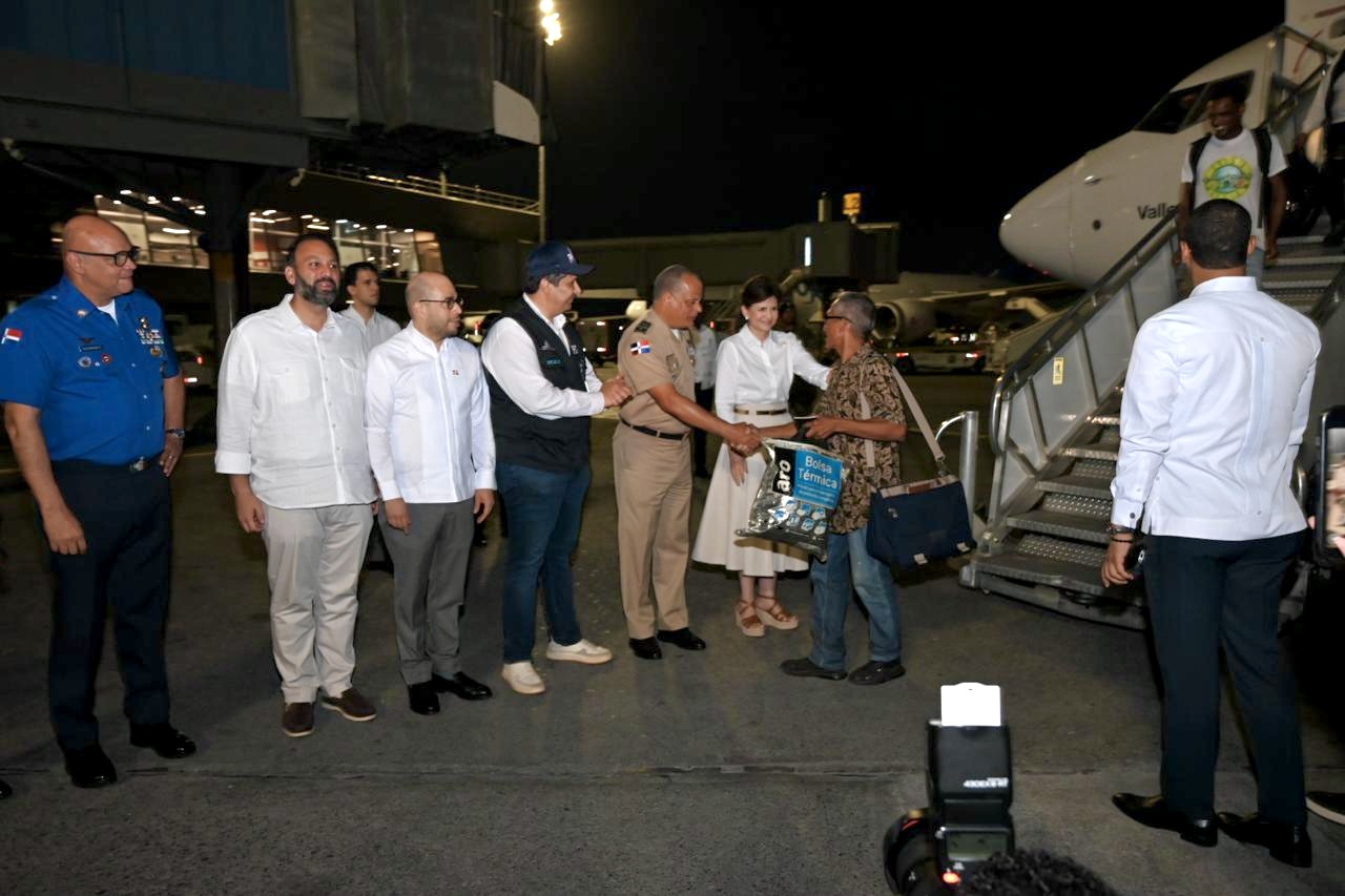 Dominican Republic repatriates 62 more citizens from Venezuela after earthquakes
