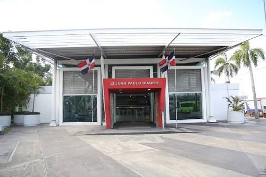 Santo Domingo Metro temporarily closes platform after person enters tracks