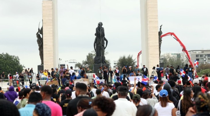 Protesters rally at Plaza de la Bandera, denounce high living costs and defend free speech