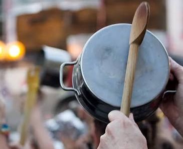 Pot-banging protests continue for a second night across Santo Domingo