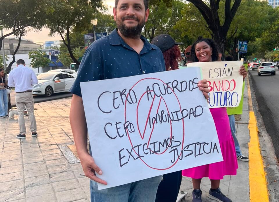 Democratic Option stages protests in Dominican Republic and New York over cost of living
