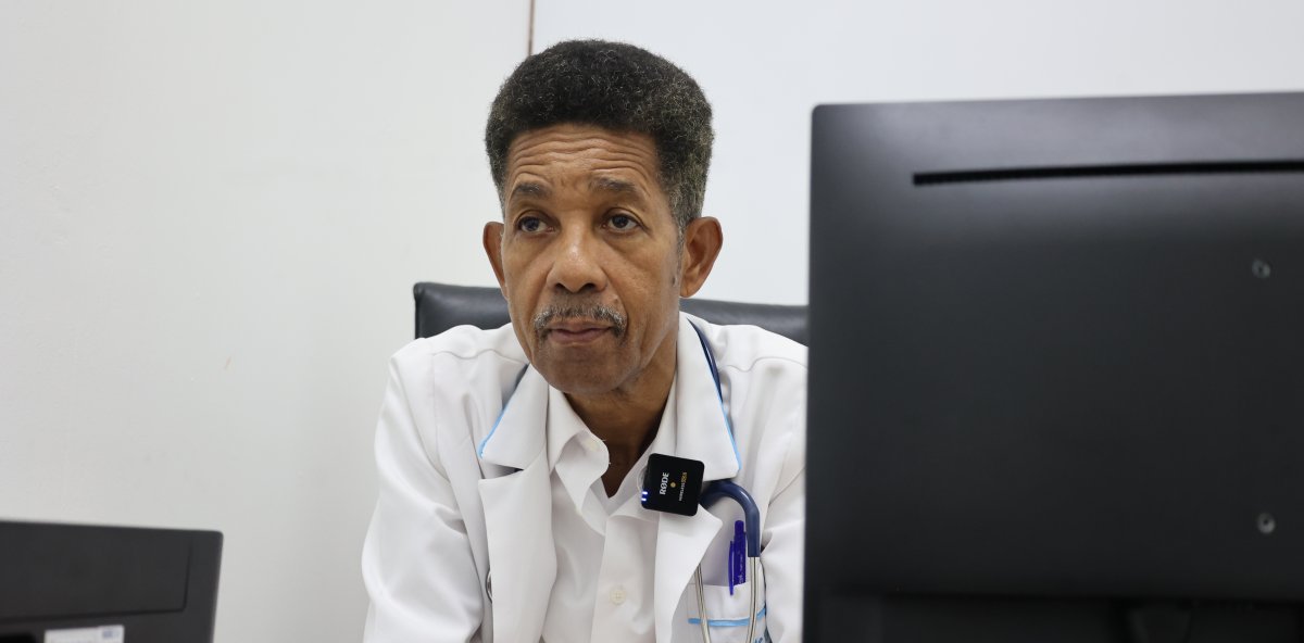 Why did seven respiratory viruses compete in the Dominican Republic during 2025?