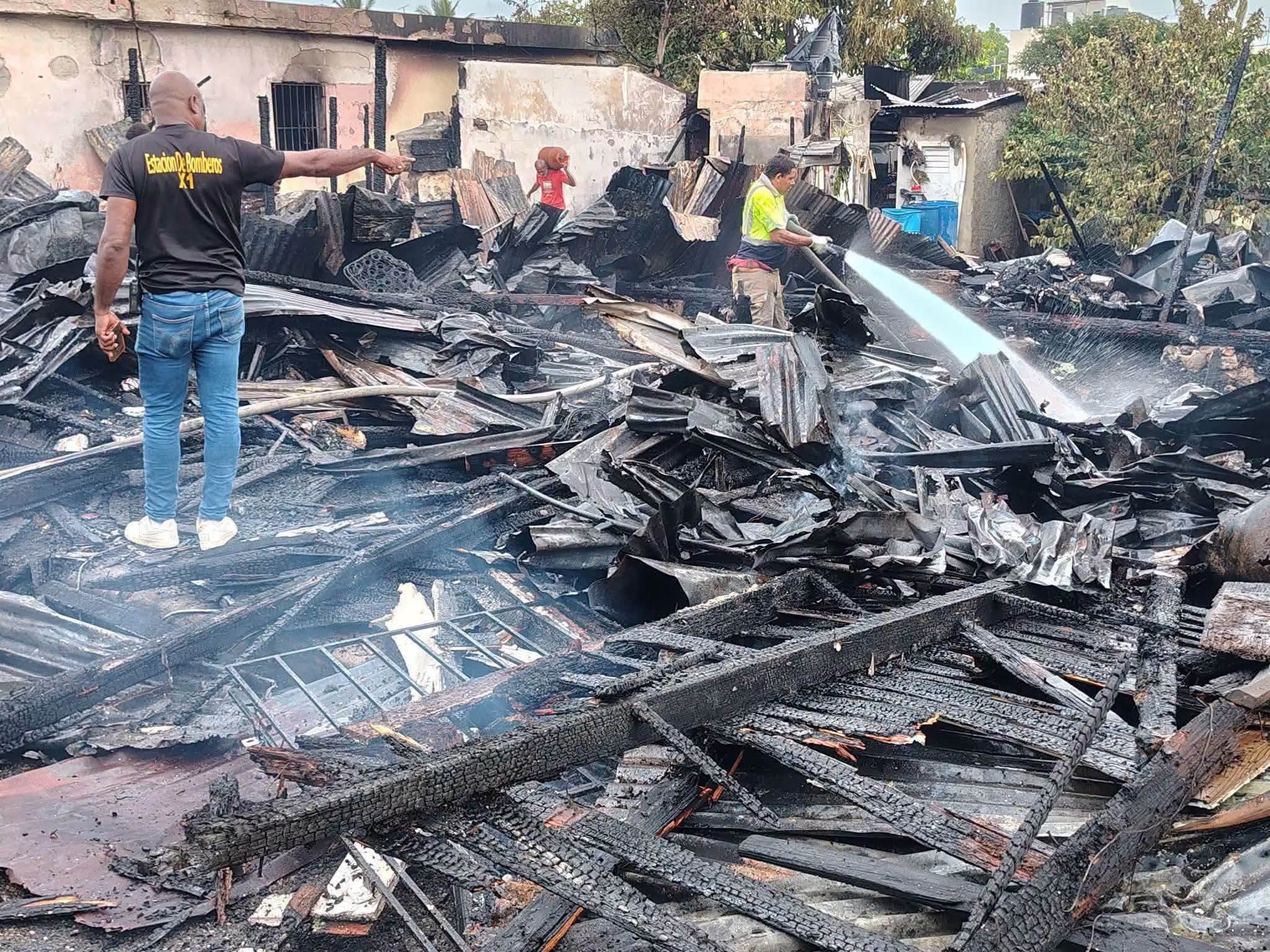 Fire reduces three homes to ashes in Puerto Plata; including journalist Felo Messón residence