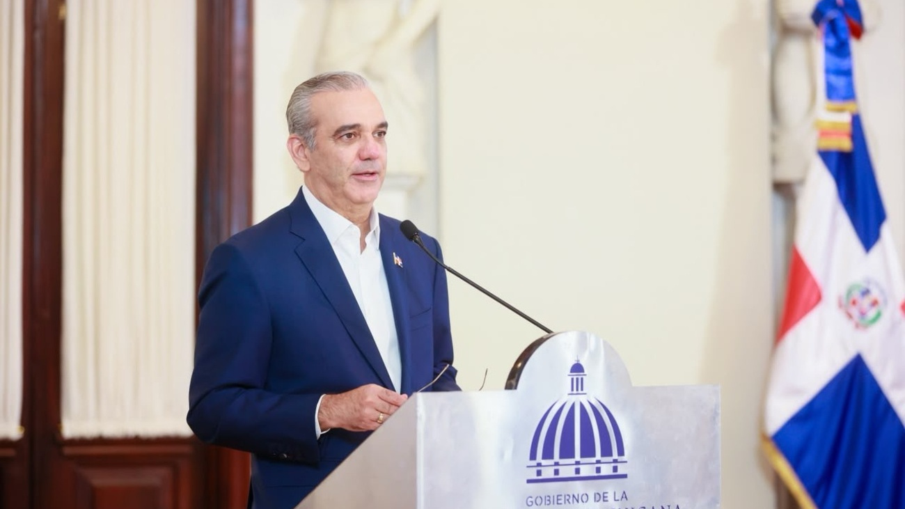 Abinader backs new telecom competitors to improve services and lower prices