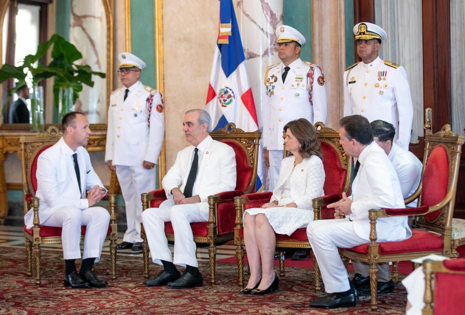 Abinader receives credentials from nine new ambassadors to Dominican Republic