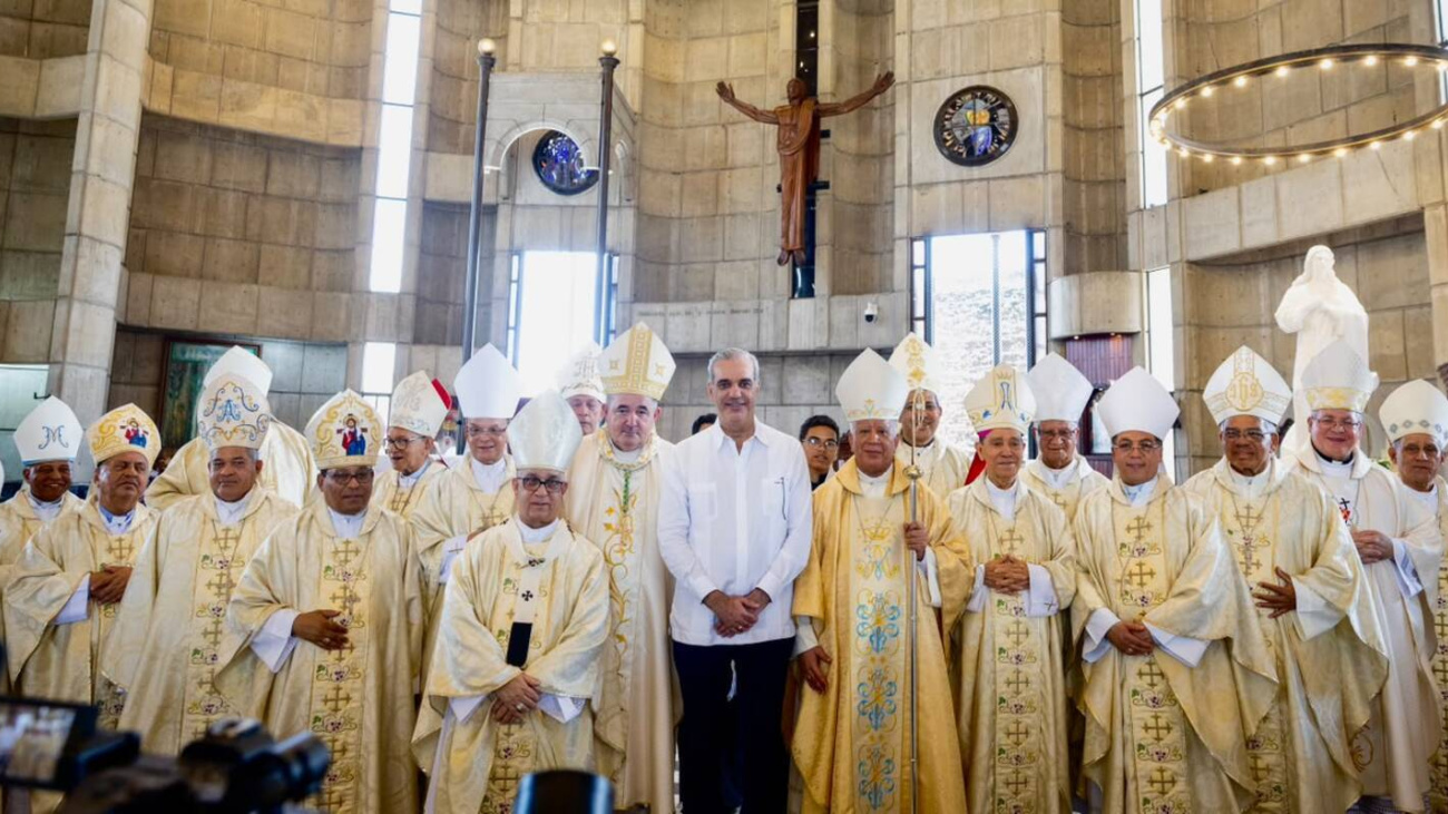 President Abinader attends installation of new bishop of La Vega Diocese