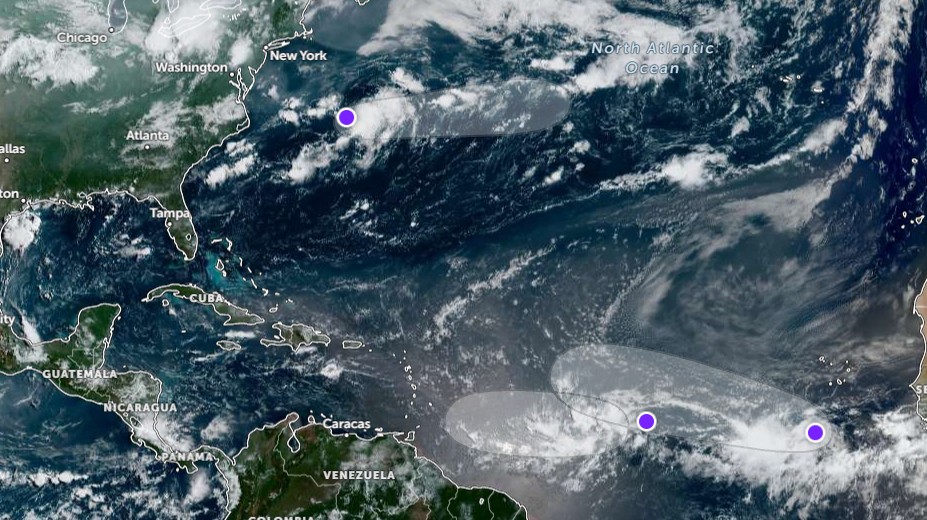 NHC monitors Atlantic disturbance with 60% development potential