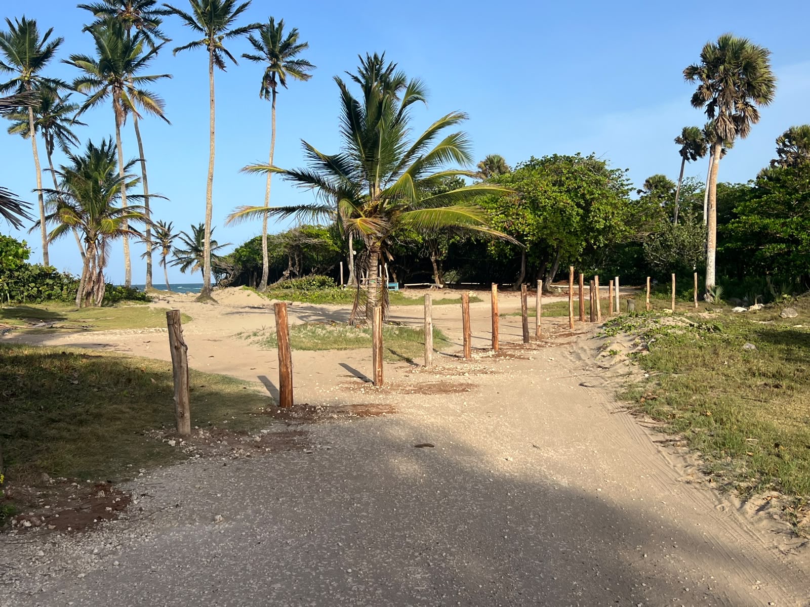 Inversiones Calpe installs bollards at Playa Encuentro property following court rulings