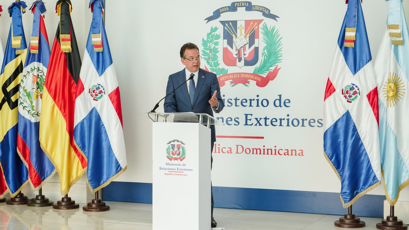 New Foreign Minister Ito Bisonó sets priorities for Dominican foreign policy