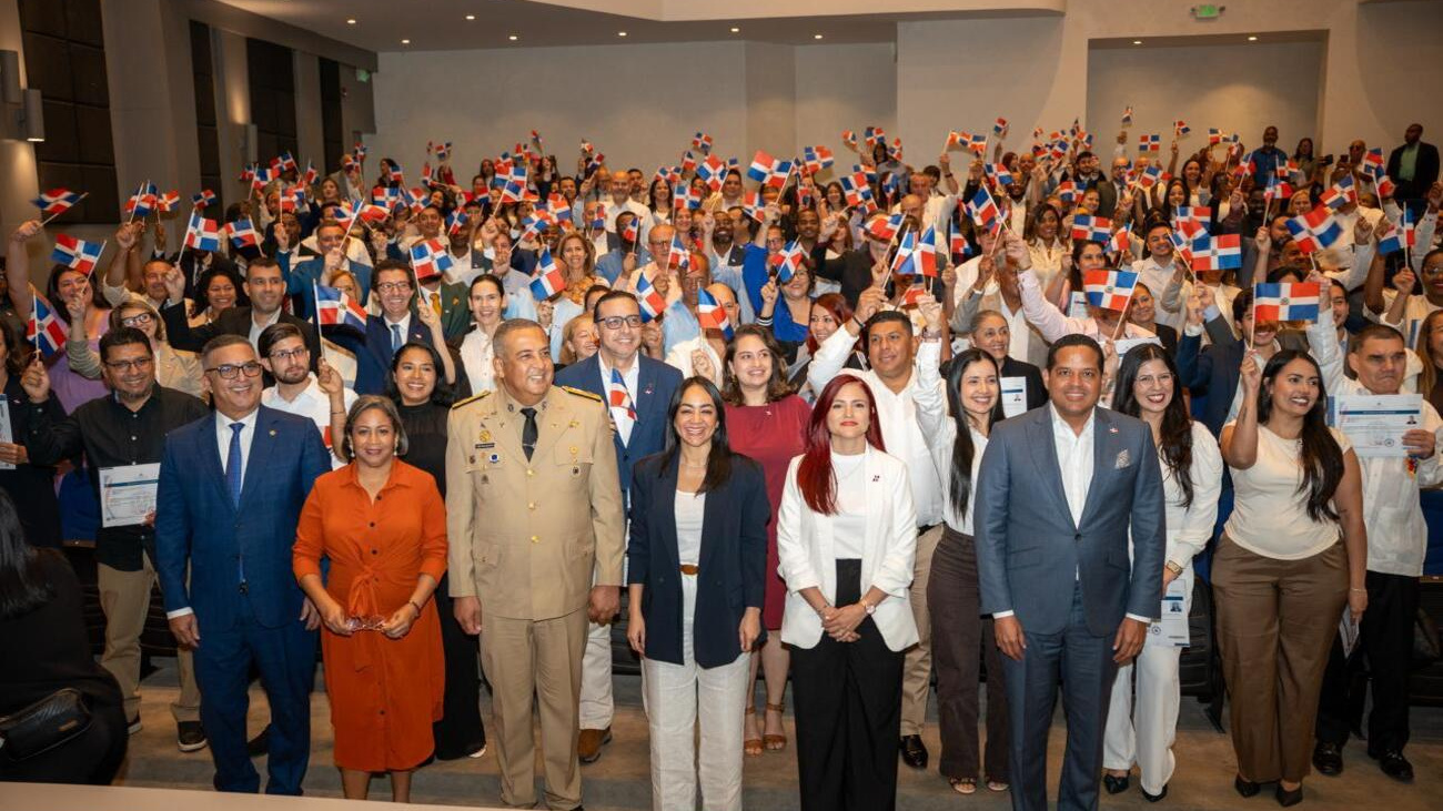 Dominican Republic swears in 182 new citizens from more than 30 countries