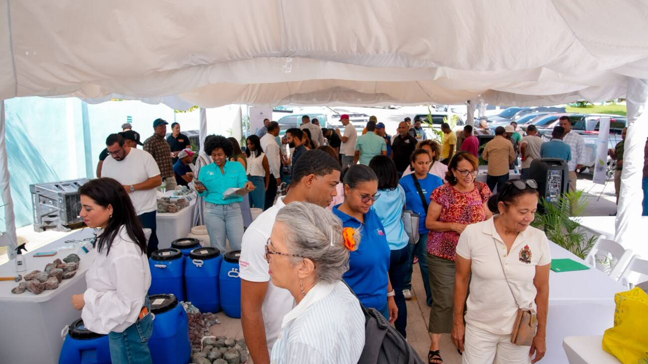 First Larimar Sales Fair highlights 15,000 pounds of raw stone available in Dominican Republic