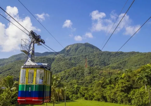 Two high-altitude rescue specialists, the heroes of the cable car
