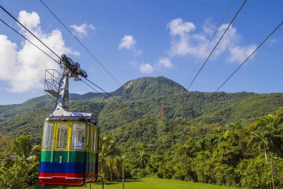 Two high-altitude rescue specialists, the heroes of the cable car