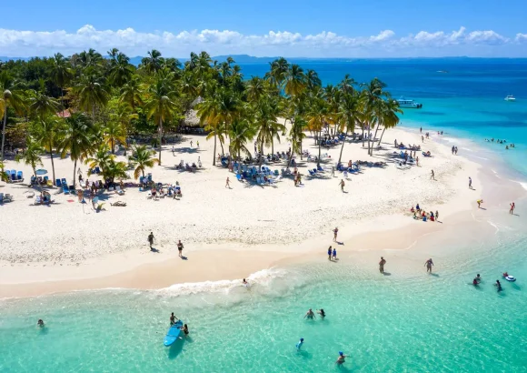 Tourism leads Dominican Republic’s economic expansion, strengthens credit to private sector
