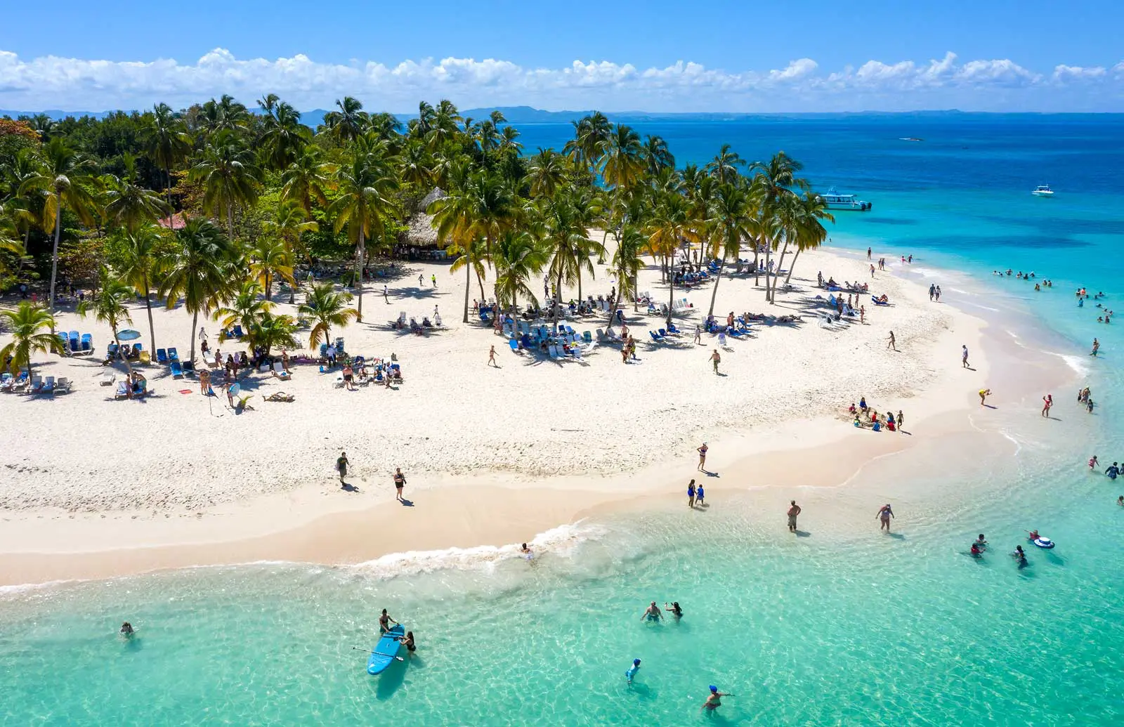 Tourism leads Dominican Republic’s economic expansion, strengthens credit to private sector