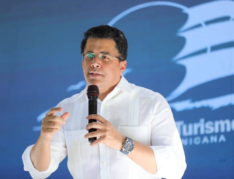 Collado emphasizes that the beaches are public, not private.